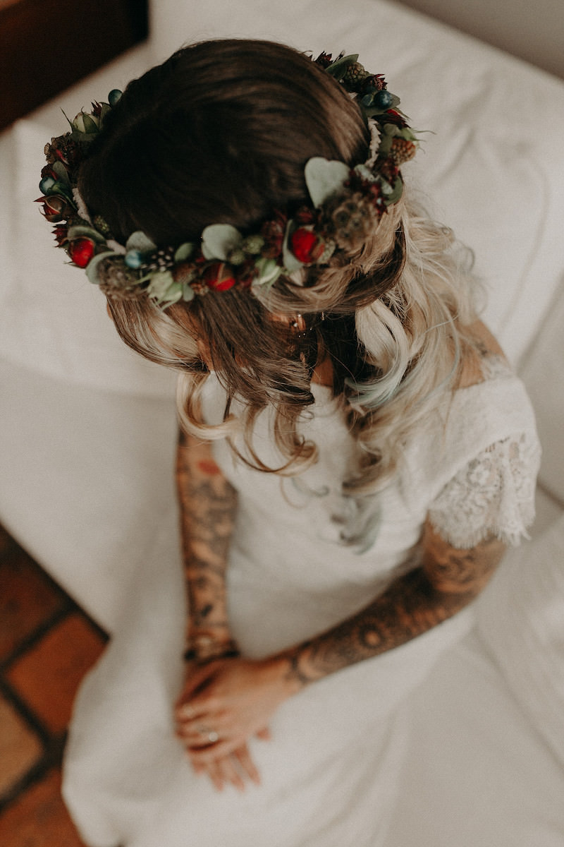 Brautfrisur, Bohobraut, Flowercrown, Haarkranz, Brautfrisur, Brautfrisur Ideen, Brautaccessoires, Brautschmuck, Brautmake-up, Make-up Hochzeit, Styling Hochzeit, Hochzeitsstyling Braut
