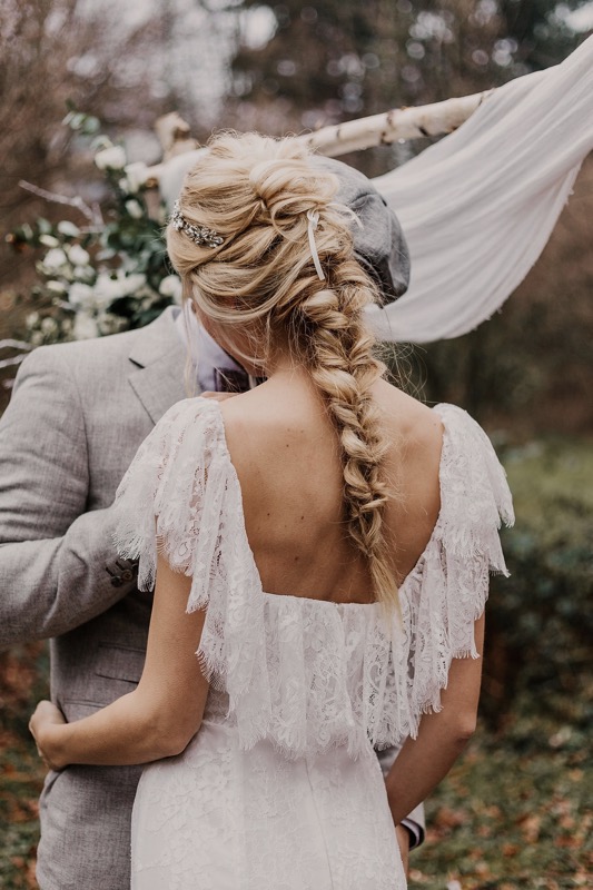 Brautfrisur Ideen, Brautaccessoires, Brautschmuck, Brautmake-up, Make-up Hochzeit, Styling Hochzeit, Hochzeitsstyling Braut, Flowercrown Hochzeit, Flowercrown Braut, Blumenschmuck Brautfrisur