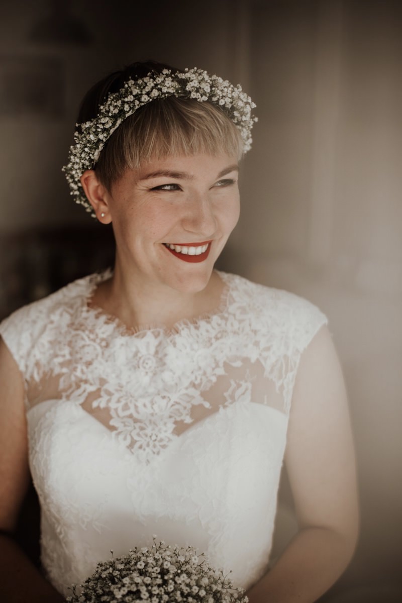 Brautfrisur Ideen, Brautaccessoires, Brautschmuck, Brautmake-up, Make-up Hochzeit, Styling Hochzeit, Hochzeitsstyling Braut, Flowercrown Hochzeit, Flowercrown Braut, Blumenschmuck Brautfrisur