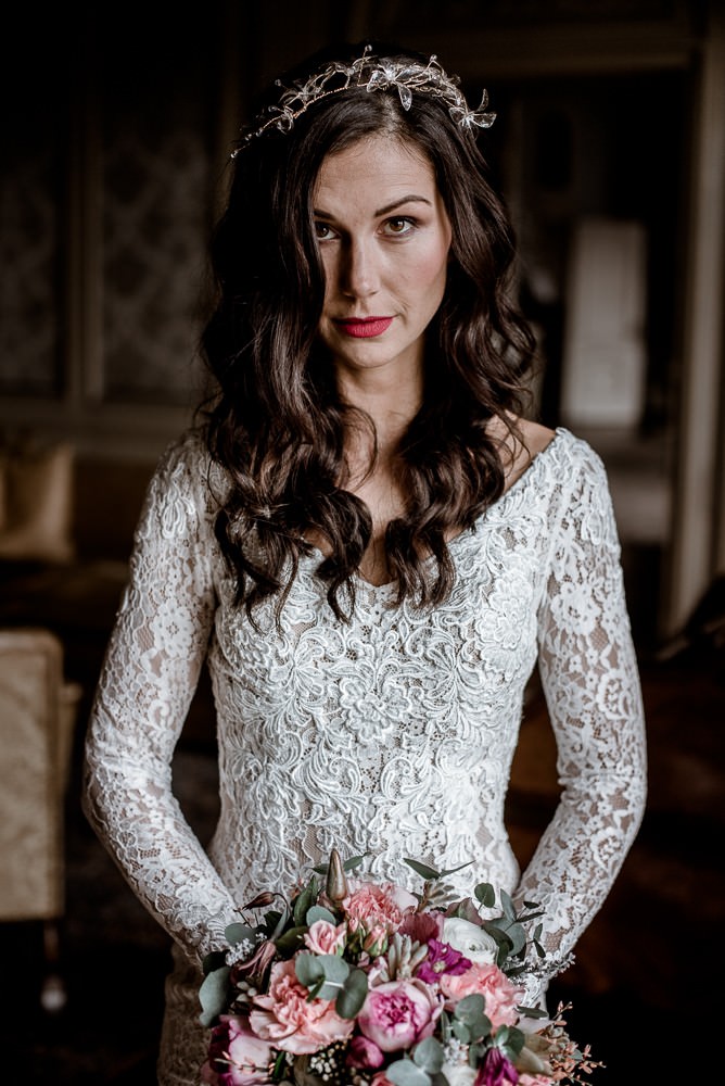 Brautfrisur Ideen, Brautaccessoires, Brautschmuck, Brautmake-up, Make-up Hochzeit, Styling Hochzeit, Hochzeitsstyling Braut, Flowercrown Hochzeit, Flowercrown Braut, Blumenschmuck Brautfrisur