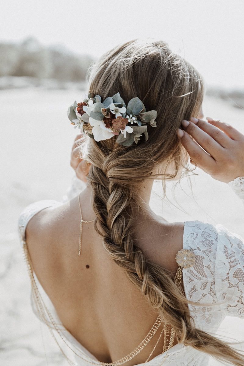 Brautfrisur Ideen, Brautaccessoires, Brautschmuck, Brautmake-up, Make-up Hochzeit, Styling Hochzeit, Hochzeitsstyling Braut, Flowercrown Hochzeit, Flowercrown Braut, Blumenschmuck Brautfrisur