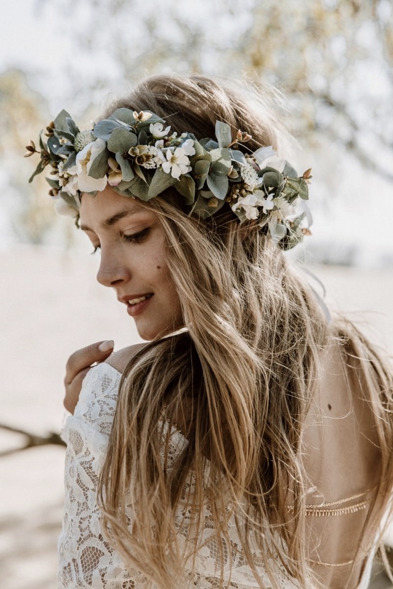 Brautfrisur Ideen, Brautaccessoires, Brautschmuck, Brautmake-up, Make-up Hochzeit, Styling Hochzeit, Hochzeitsstyling Braut, Flowercrown Hochzeit, Flowercrown Braut, Blumenschmuck Brautfrisur