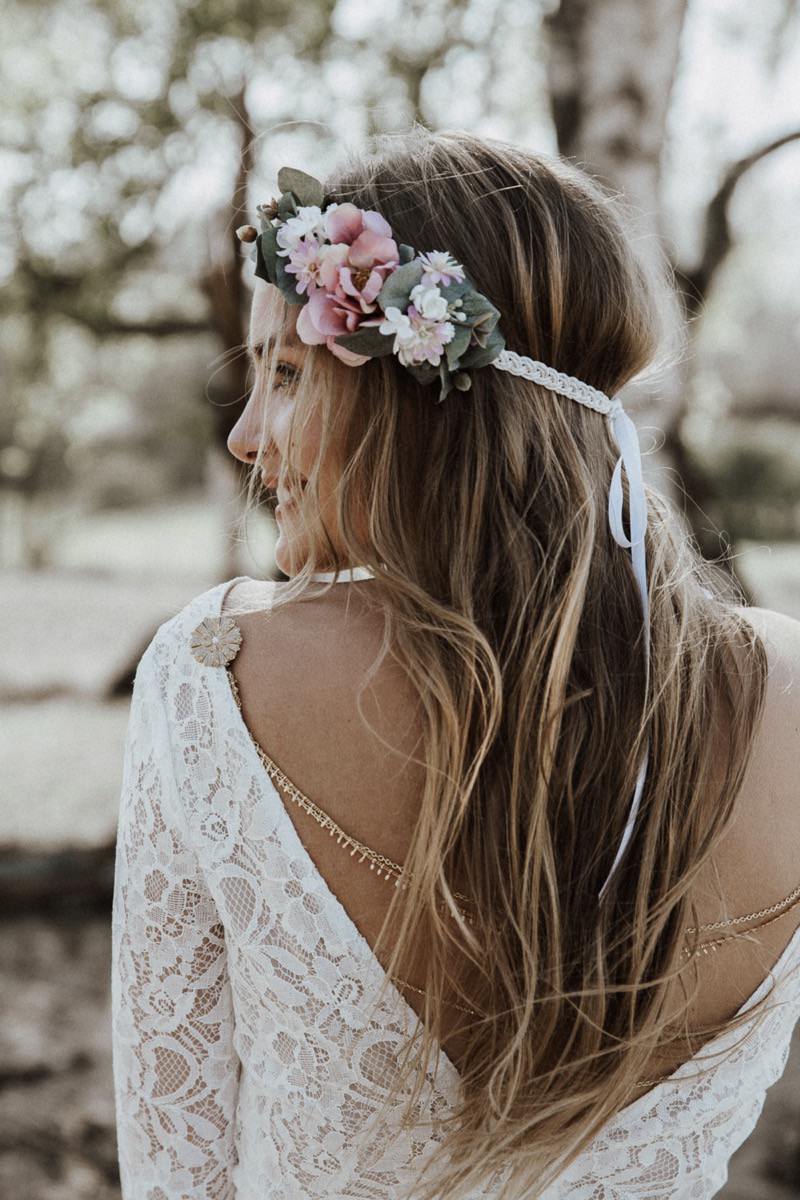 Brautfrisur Ideen, Brautaccessoires, Brautschmuck, Brautmake-up, Make-up Hochzeit, Styling Hochzeit, Hochzeitsstyling Braut, Flowercrown Hochzeit, Flowercrown Braut, Blumenschmuck Brautfrisur