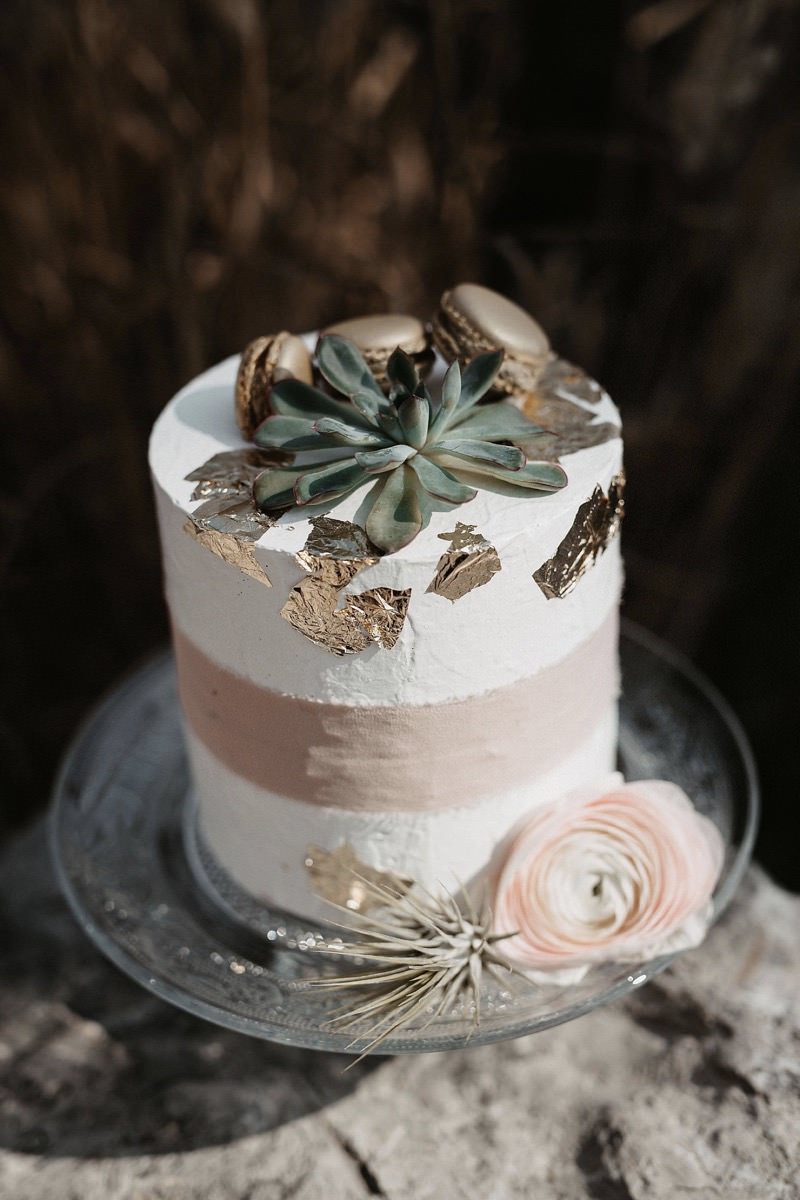 Hochzeitstorte mediterran, Tortendesign Weiß Beige Boho