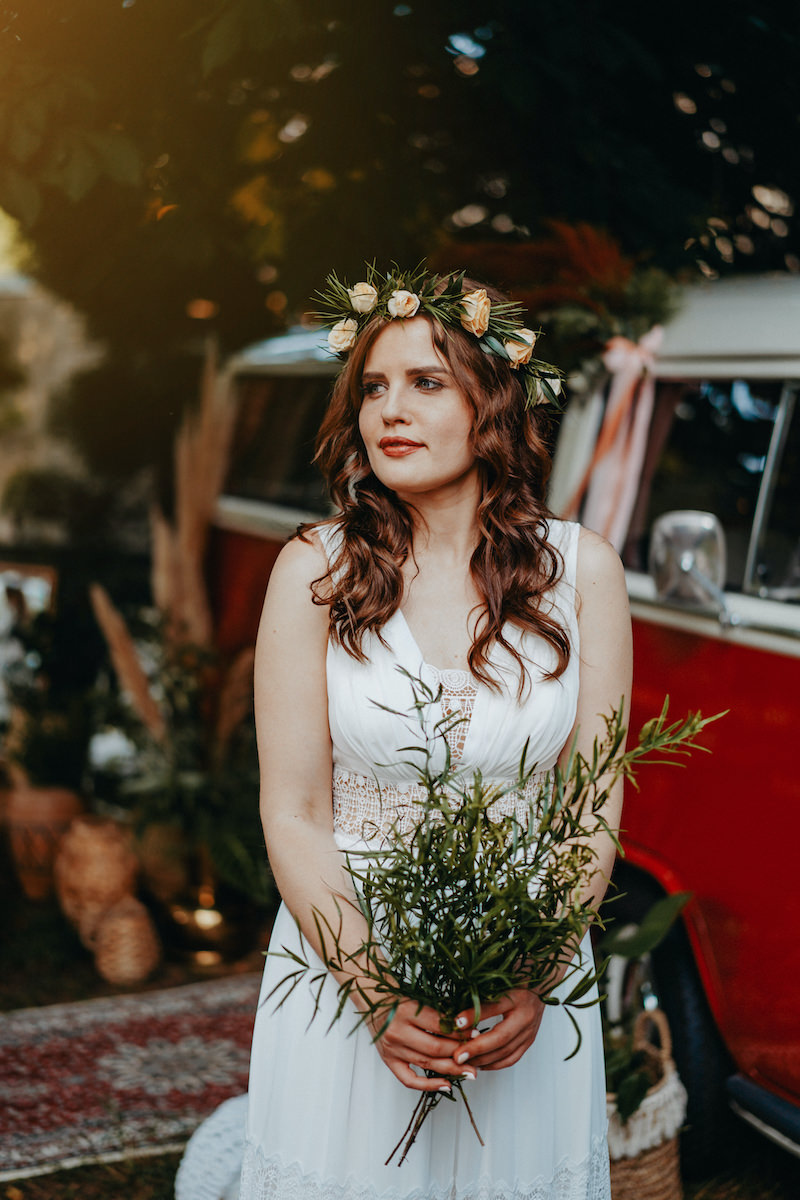 Brautfrisur Ideen, Brautaccessoires, Brautschmuck, Brautmake-up, Make-up Hochzeit, Styling Hochzeit, Hochzeitsstyling Braut, Flowercrown Hochzeit, Flowercrown Braut, Blumenschmuck Brautfrisur