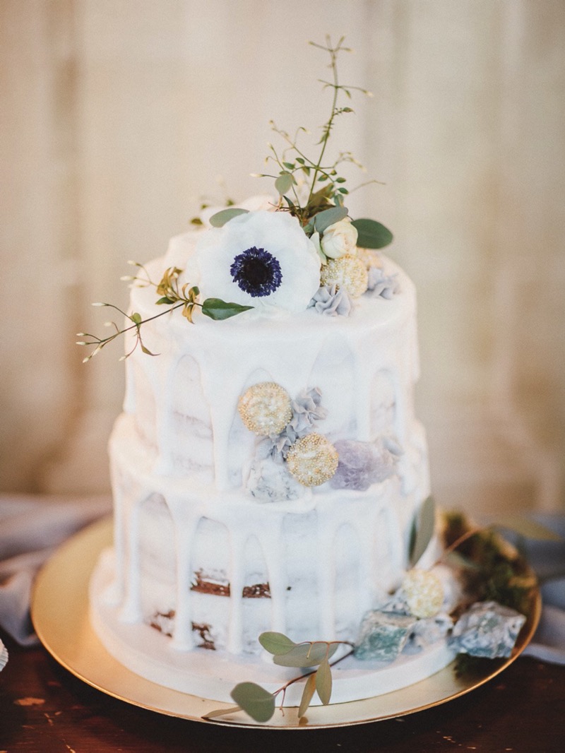 Hochzeitstorte Semi Naked Drip Cake Weiße Schokolade