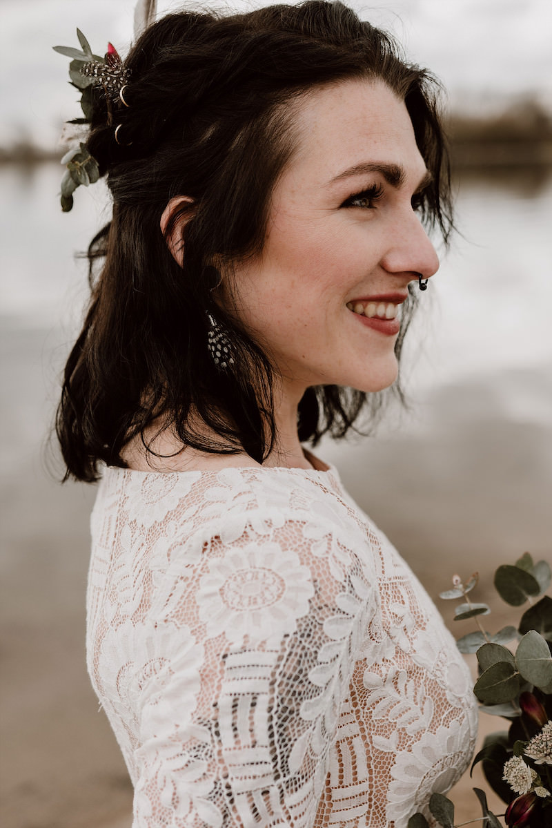 Brautfrisur Ideen, Brautaccessoires, Brautschmuck, Brautmake-up, Make-up Hochzeit, Styling Hochzeit, Hochzeitsstyling Braut, Flowercrown Hochzeit, Flowercrown Braut, Blumenschmuck Brautfrisur