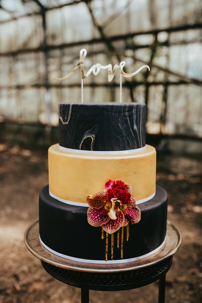 Hochzeitstorte Fondant Schwarz Gelb