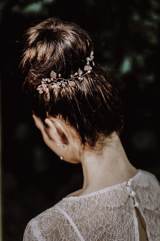 Brautfrisur Ideen, Brautaccessoires, Brautschmuck, Brautmake-up, Make-up Hochzeit, Styling Hochzeit, Hochzeitsstyling Braut, Flowercrown Hochzeit, Flowercrown Braut, Blumenschmuck Brautfrisur