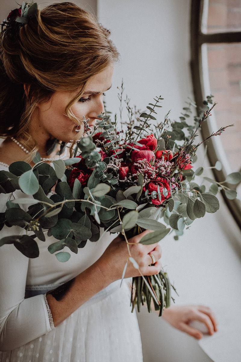 Winter Brautstrauß Rot Grün