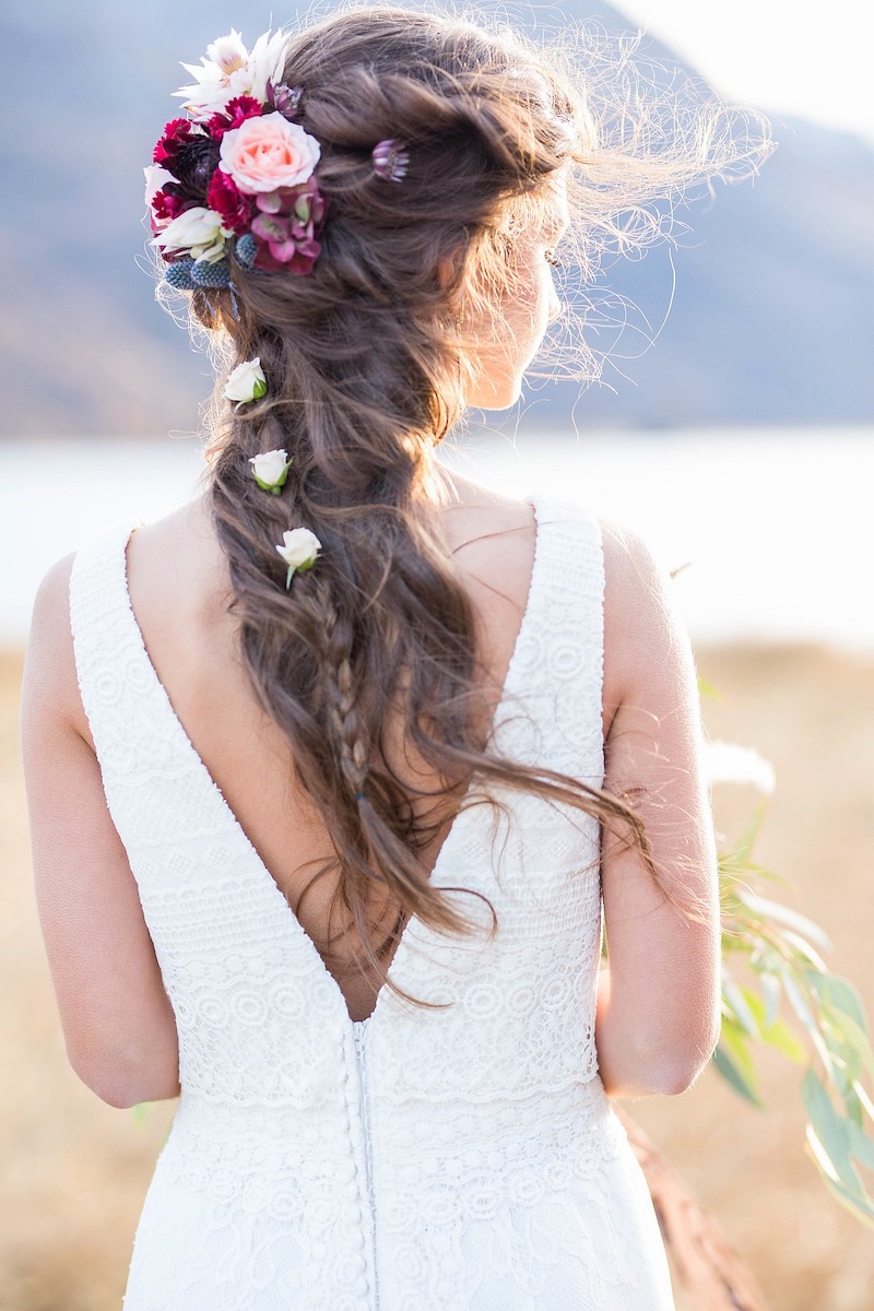 Brautfrisur Ideen, Brautaccessoires, Brautschmuck, Brautmake-up, Make-up Hochzeit, Styling Hochzeit, Hochzeitsstyling Braut, Flowercrown Hochzeit, Flowercrown Braut, Blumenschmuck Brautfrisur