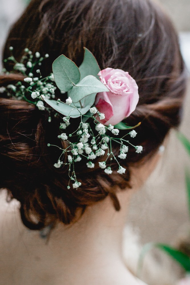 Brautfrisur Ideen, Brautaccessoires, Brautschmuck, Brautmake-up, Make-up Hochzeit, Styling Hochzeit, Hochzeitsstyling Braut, Flowercrown Hochzeit, Flowercrown Braut, Blumenschmuck Brautfrisur