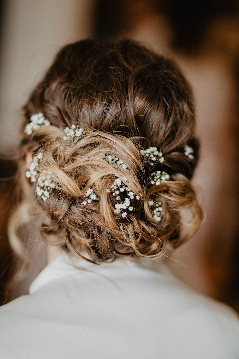 Brautfrisur, Hochsteckfrisur, Brautfrisur, Brautfrisur Ideen, Brautaccessoires, Brautschmuck, Brautmake-up, Make-up Hochzeit, Styling Hochzeit, Hochzeitsstyling Braut