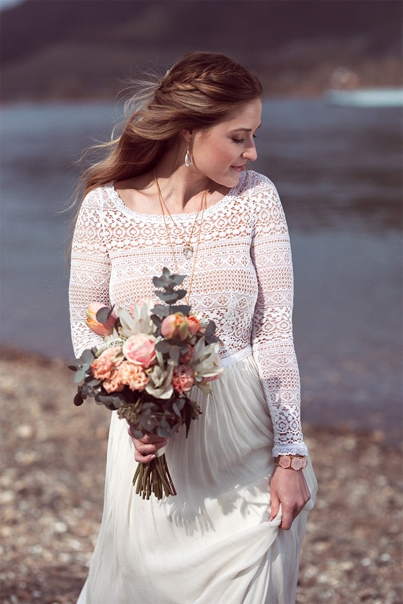 Brautfrisur Ideen, Brautaccessoires, Brautschmuck, Brautmake-up, Make-up Hochzeit, Styling Hochzeit, Hochzeitsstyling Braut, Flowercrown Hochzeit, Flowercrown Braut, Blumenschmuck Brautfrisur