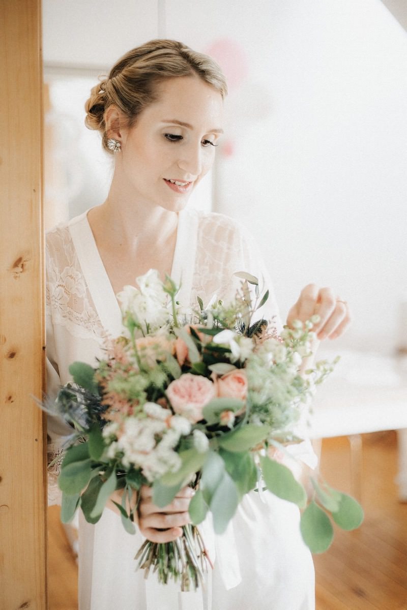 Brautfrisur Ideen, Brautaccessoires, Brautschmuck, Brautmake-up, Make-up Hochzeit, Styling Hochzeit, Hochzeitsstyling Braut, Flowercrown Hochzeit, Flowercrown Braut, Blumenschmuck Brautfrisur