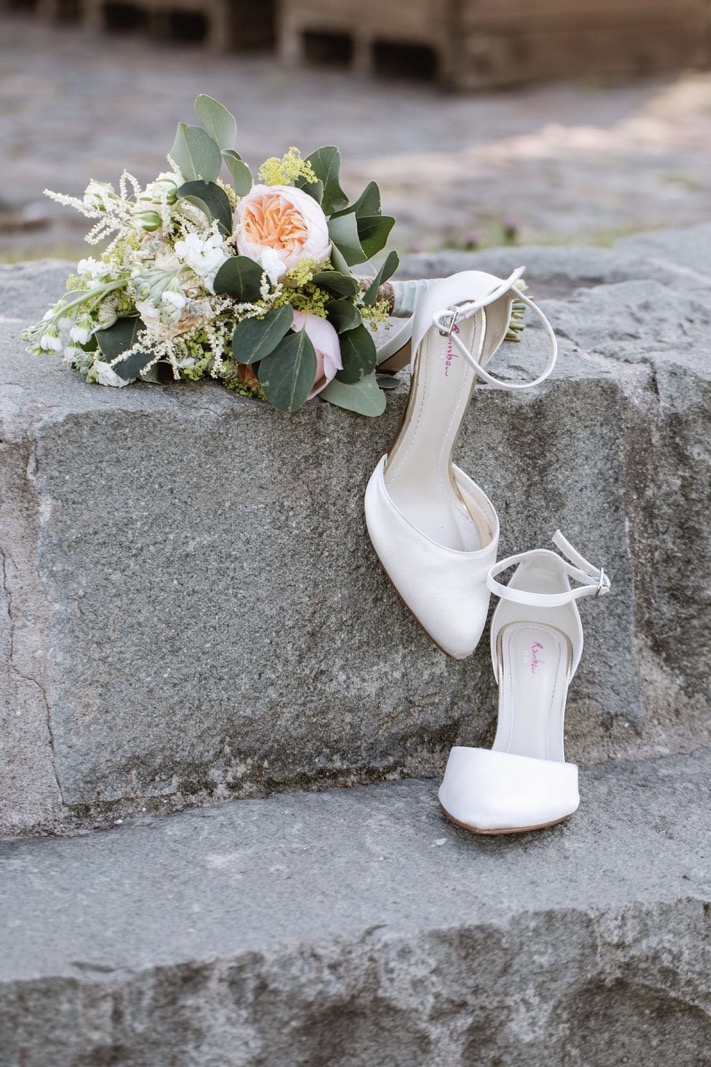 Brautschuhe Rainbow Club, Hochzeitsschuhe, Brautschuh Samt, Brautschuhe aus Samt Brautschuhe Rainbow Club, Hochzeitsschuhe, Brautschuh Samt, Brautschuhe aus Samt