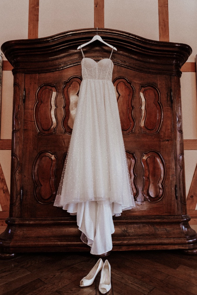 Tradition trifft auf Moderne bei dieser Modern Vintage Scheunenhochzeit in Pastelltönen, Beige, Nude, Sand, Eukalyptus und Mintgrün