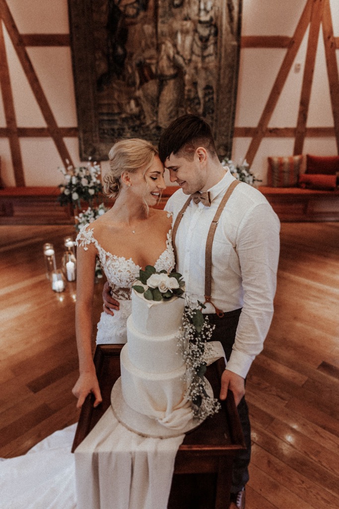 Tradition trifft auf Moderne bei dieser Modern Vintage Scheunenhochzeit in Pastelltönen, Beige, Nude, Sand, Eukalyptus und Mintgrün