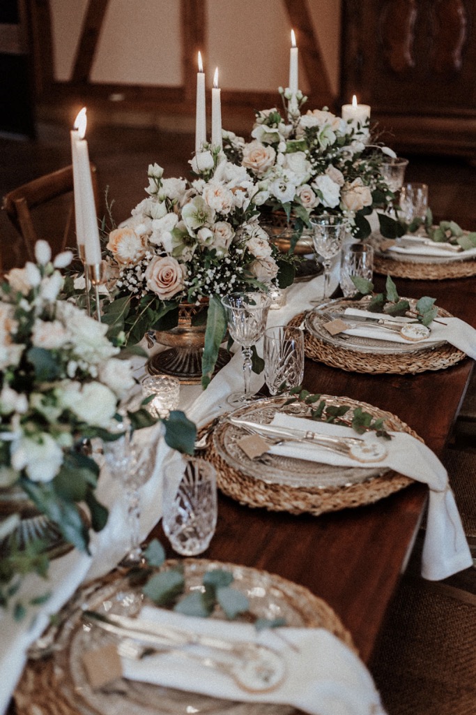 Tradition trifft auf Moderne bei dieser Modern Vintage Scheunenhochzeit in Pastelltönen, Beige, Nude, Sand, Eukalyptus und Mintgrün