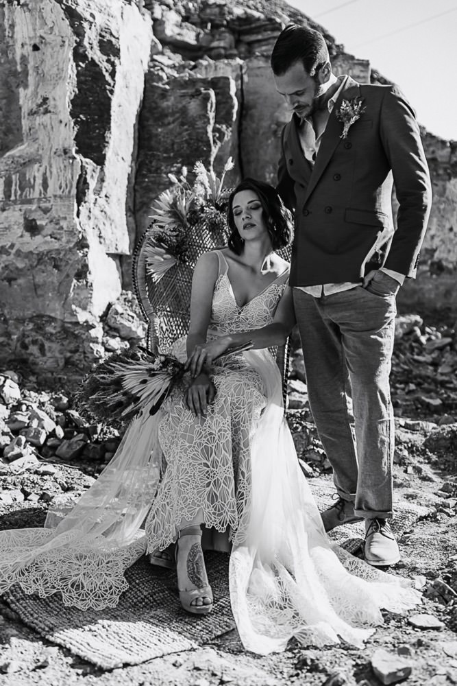 Eine intime Hochzeit wie in Marokko in Sand, Orange und Dunkelrot