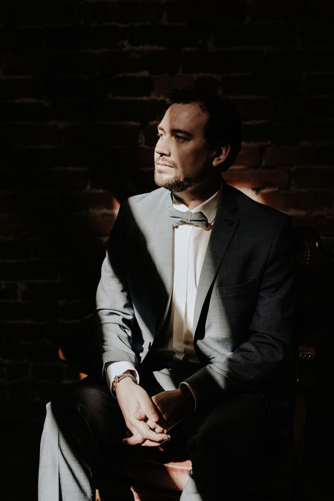 Eine moderne Scheunenhochzeit in Taupe, Apricot, Altrose und Terracotta voller Leichtigkeit in der Seescheune