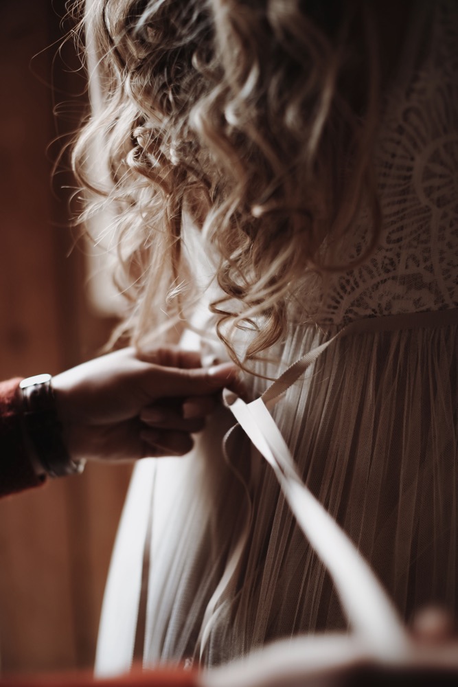 Eine Scheunenhochzeit zum Wohlfühlen mit rustikalem Vintage-Boho Flair in zarten Rosatönen