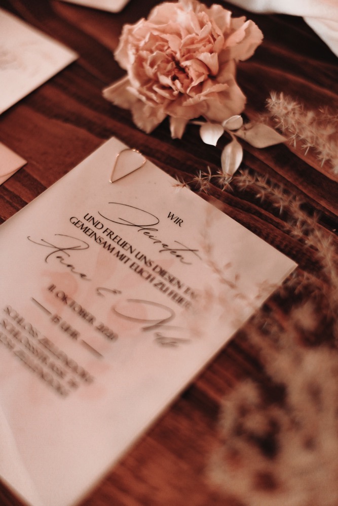 Eine Scheunenhochzeit zum Wohlfühlen mit rustikalem Vintage-Boho Flair in zarten Rosatönen