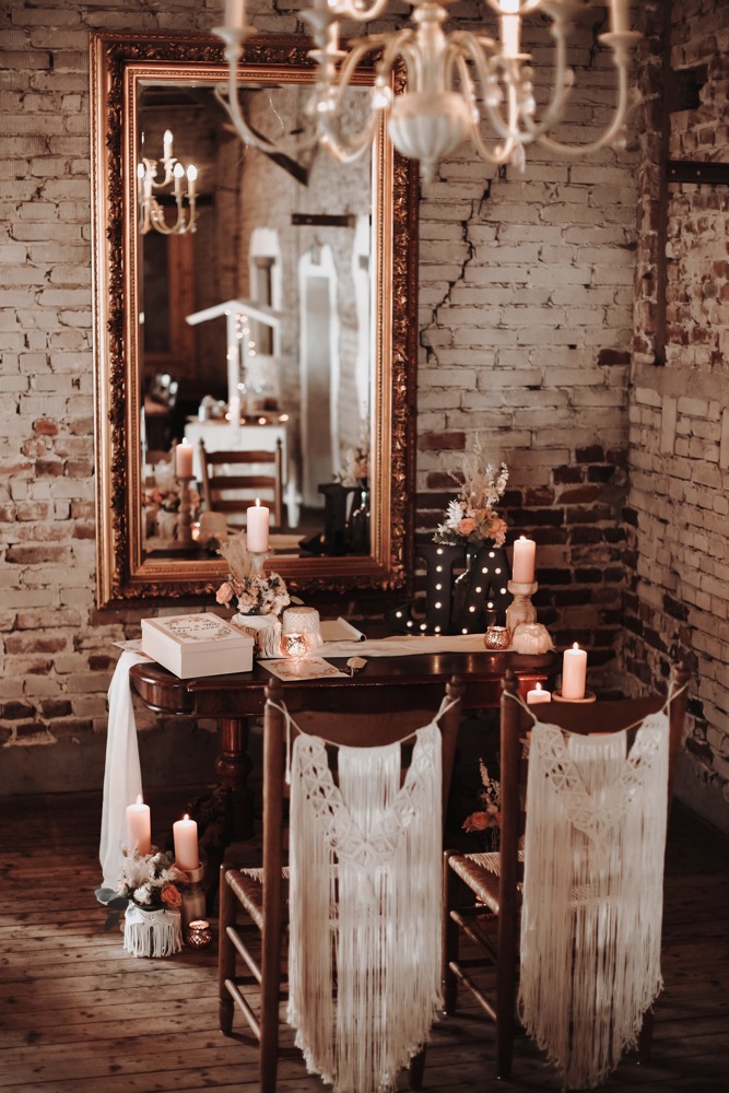 Eine Scheunenhochzeit zum Wohlfühlen mit rustikalem Vintage-Boho Flair in zarten Rosatönen