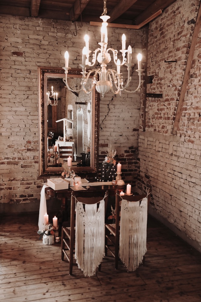 Eine Scheunenhochzeit zum Wohlfühlen mit rustikalem Vintage-Boho Flair in zarten Rosatönen