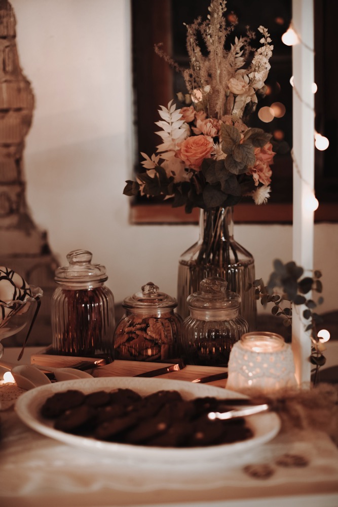 Eine Scheunenhochzeit zum Wohlfühlen mit rustikalem Vintage-Boho Flair in zarten Rosatönen