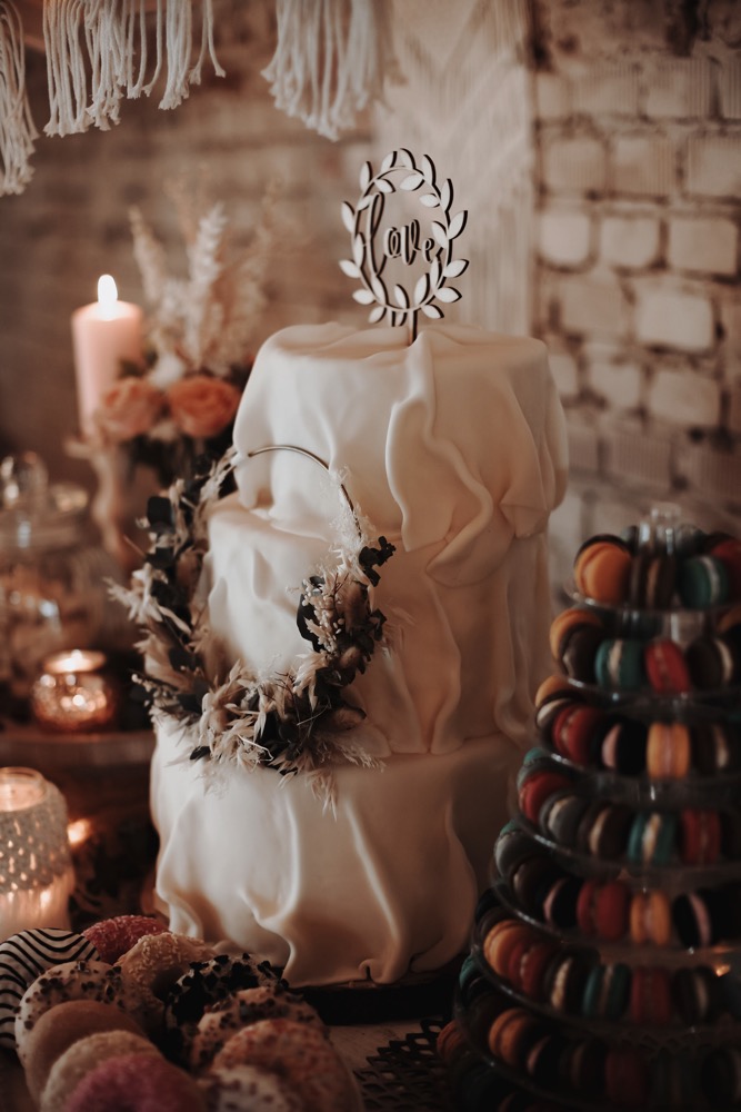 Eine Scheunenhochzeit zum Wohlfühlen mit rustikalem Vintage-Boho Flair in zarten Rosatönen