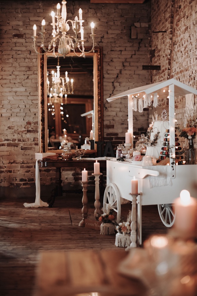 Eine Scheunenhochzeit zum Wohlfühlen mit rustikalem Vintage-Boho Flair in zarten Rosatönen