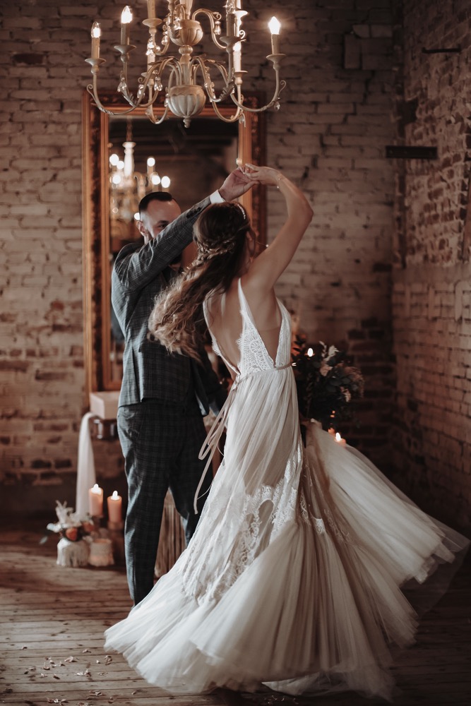 Eine Scheunenhochzeit zum Wohlfühlen mit rustikalem Vintage-Boho Flair in zarten Rosatönen