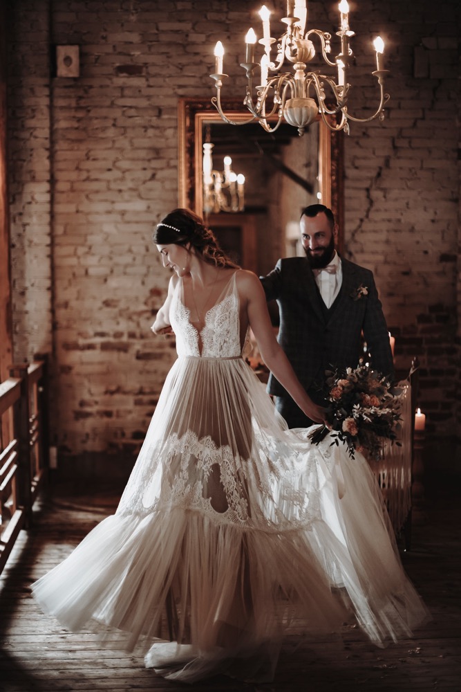 Eine Scheunenhochzeit zum Wohlfühlen mit rustikalem Vintage-Boho Flair in zarten Rosatönen