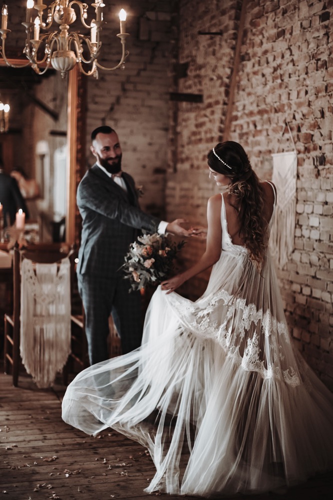 Eine Scheunenhochzeit zum Wohlfühlen mit rustikalem Vintage-Boho Flair in zarten Rosatönen
