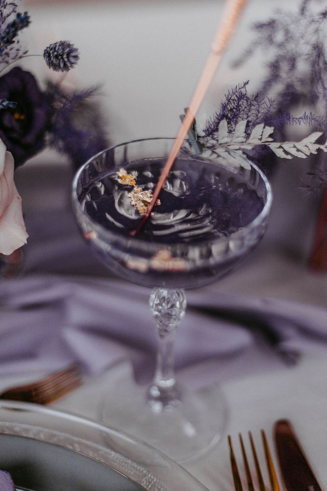 Hochzeit feiern in schönstem Lila dank der Pantone Farbe 2022 - Very Peri