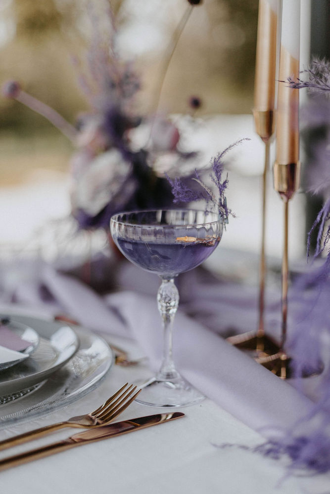 Hochzeit feiern in schönstem Lila dank der Pantone Farbe 2022 - Very Peri