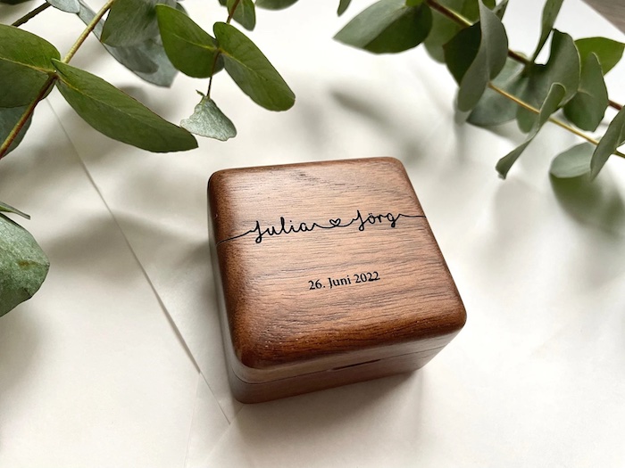 Ringbox Eheringe, Ringschachtel, Walnuss Holz