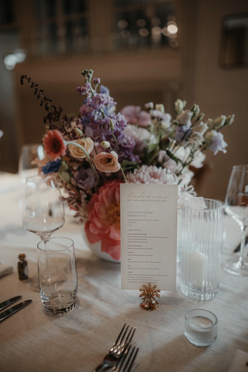 Die romantische-rustikale Junihochzeit von Gisi und Johannes mit standesamtlicher Trauung auf dem Weingut Balthasar Ress im Rheingau