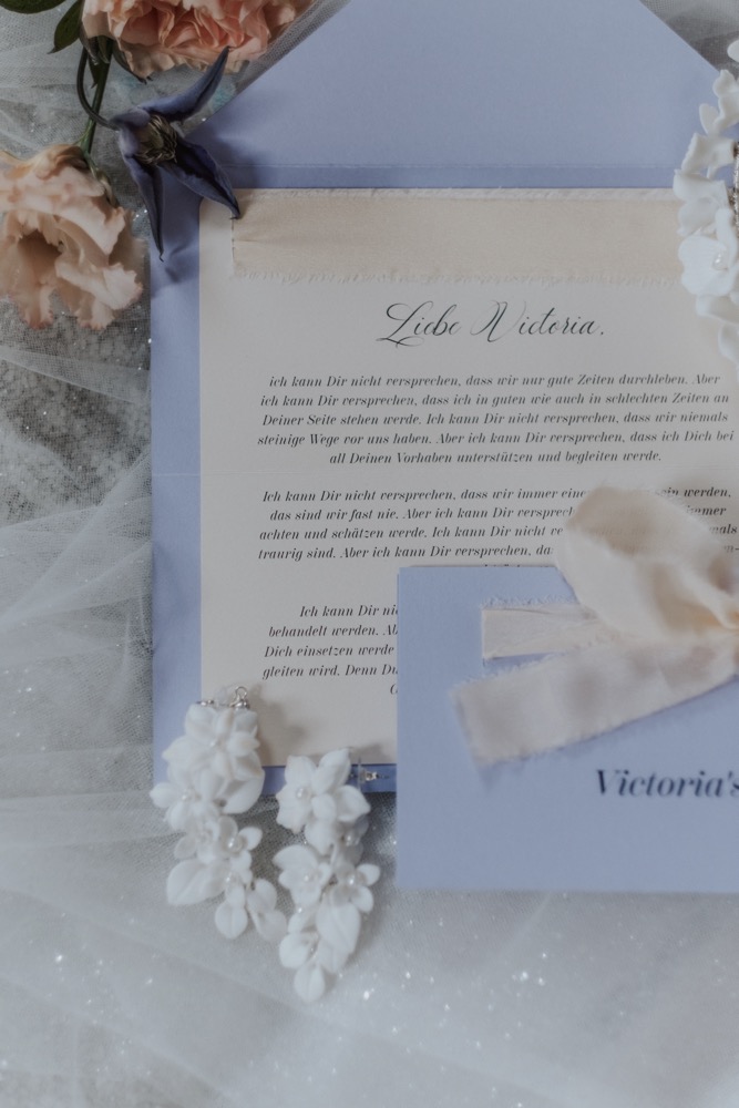 Modern Romance Hochzeit, Bunte Hochzeit, Bunte Schlosshochzeit, Schlösschen Hessellohe