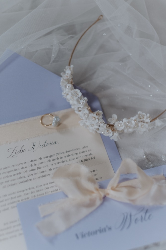 Modern Romance Hochzeit, Bunte Hochzeit, Bunte Schlosshochzeit, Schlösschen Hessellohe