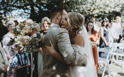 Laura & Dennis – Eine boho-rustikale Scheunenhochzeit auf dem Bauernhof der Waldorfer Höfe