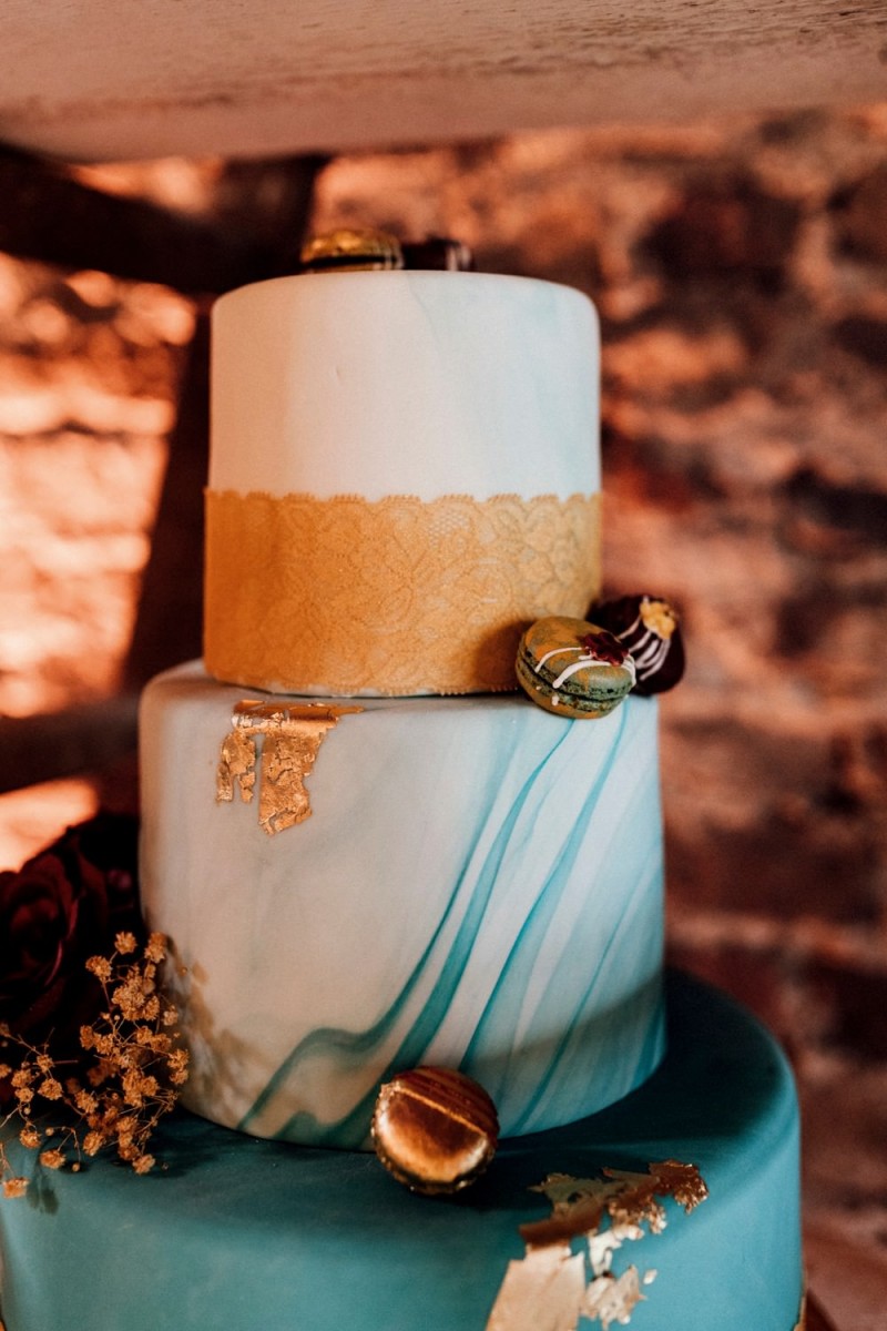 Hochzeitstorte Fondant Gold und Blau