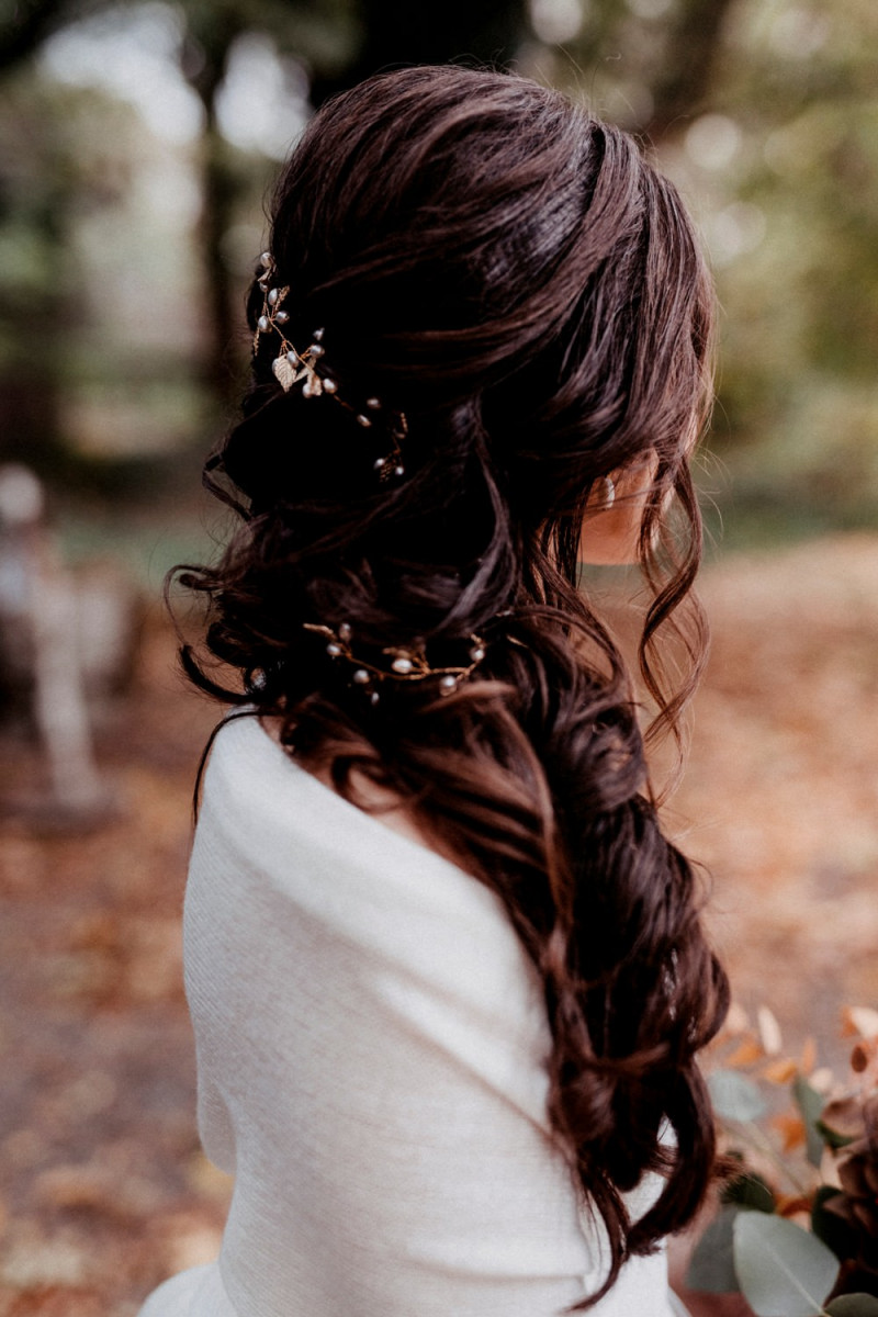 Brautfrisur Ideen, Brautaccessoires, Brautschmuck, Brautmake-up, Make-up Hochzeit, Styling Hochzeit, Hochzeitsstyling Braut, Flowercrown Hochzeit, Flowercrown Braut, Blumenschmuck Brautfrisur