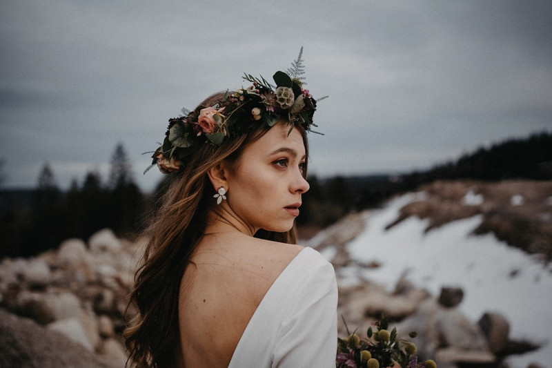 Brautfrisur Ideen, Brautaccessoires, Brautschmuck, Brautmake-up, Make-up Hochzeit, Styling Hochzeit, Hochzeitsstyling Braut, Flowercrown Hochzeit, Flowercrown Braut, Blumenschmuck Brautfrisur