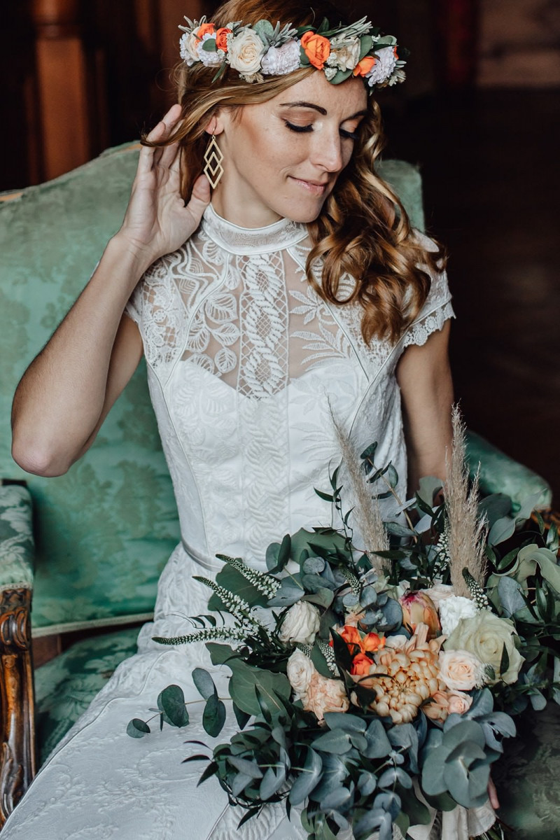 Brautfrisur Ideen, Brautaccessoires, Brautschmuck, Brautmake-up, Make-up Hochzeit, Styling Hochzeit, Hochzeitsstyling Braut, Flowercrown Hochzeit, Flowercrown Braut, Blumenschmuck Brautfrisur