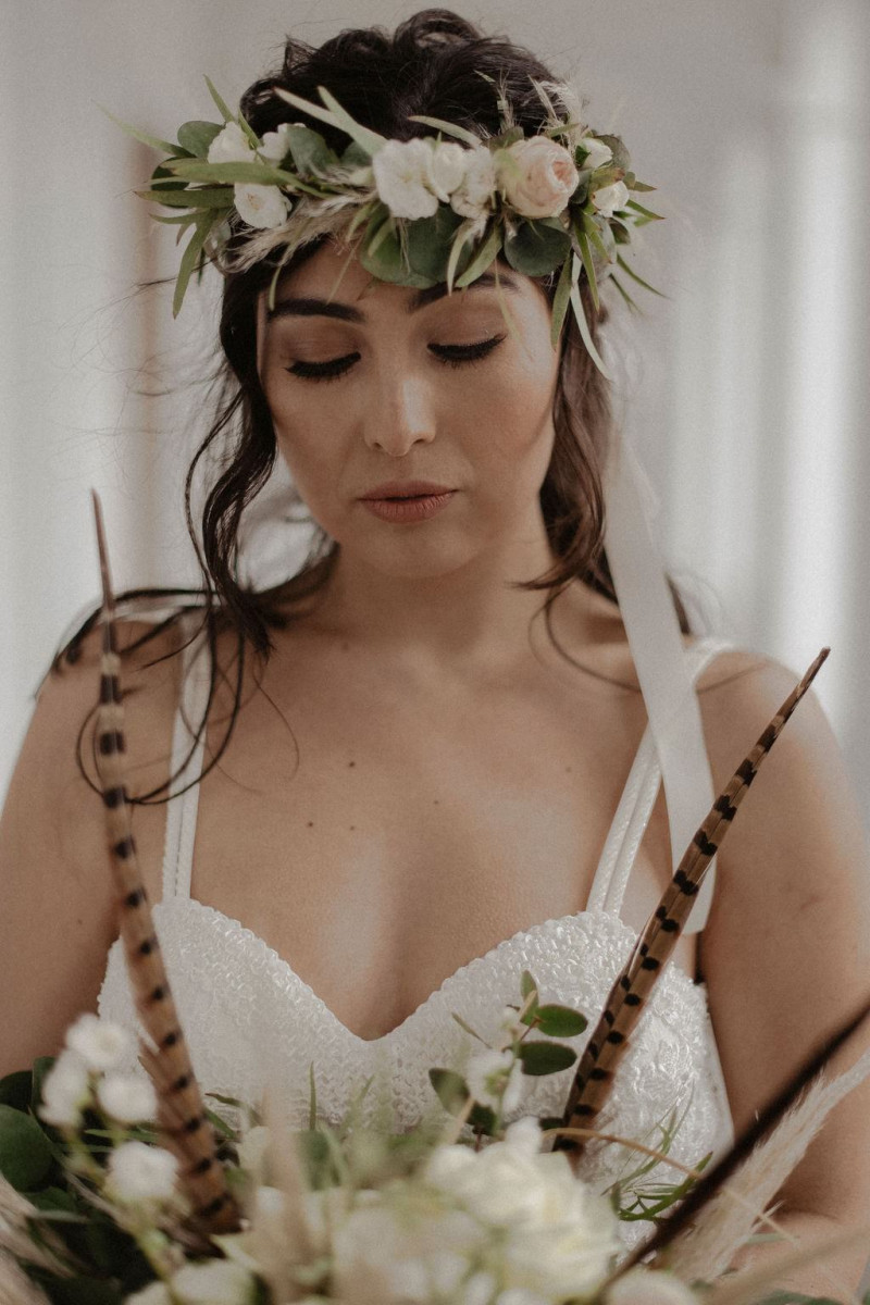 Brautfrisur Ideen, Brautaccessoires, Brautschmuck, Brautmake-up, Make-up Hochzeit, Styling Hochzeit, Hochzeitsstyling Braut, Flowercrown Hochzeit, Flowercrown Braut, Blumenschmuck Brautfrisur