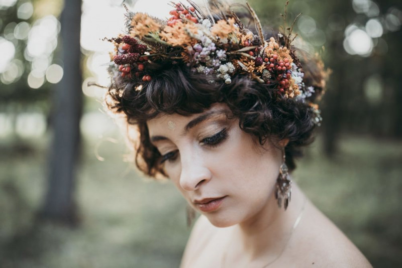 Brautfrisur Ideen, Brautaccessoires, Brautschmuck, Brautmake-up, Make-up Hochzeit, Styling Hochzeit, Hochzeitsstyling Braut, Flowercrown Hochzeit, Flowercrown Braut, Blumenschmuck Brautfrisur