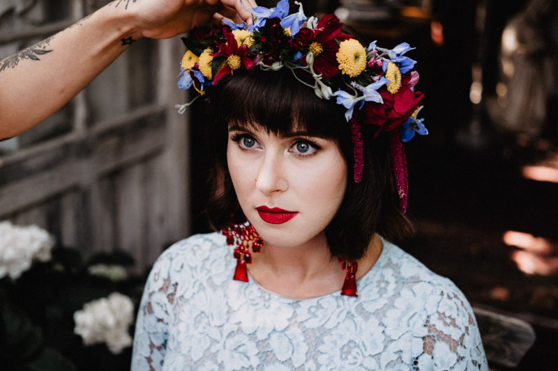 Flowercrown Braut, Brautfrisur, Brautfrisur Ideen, Brautaccessoires, Brautschmuck, Brautmake-up, Make-up Hochzeit, Styling Hochzeit, Hochzeitsstyling Braut