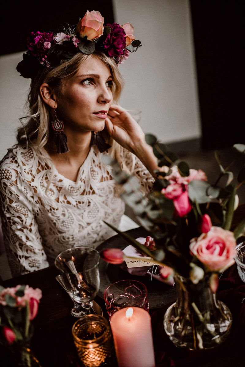 Brautfrisur Ideen, Brautaccessoires, Brautschmuck, Brautmake-up, Make-up Hochzeit, Styling Hochzeit, Hochzeitsstyling Braut, Flowercrown Hochzeit, Flowercrown Braut, Blumenschmuck Brautfrisur